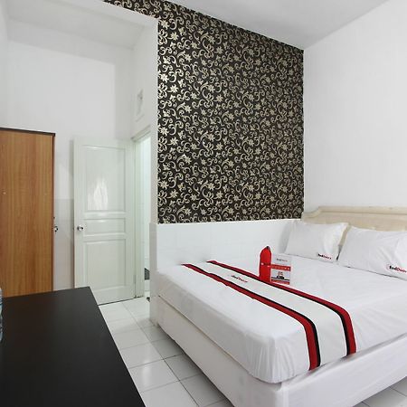 Hotel Reddoorz Near Gejayan Kejayan Esterno foto