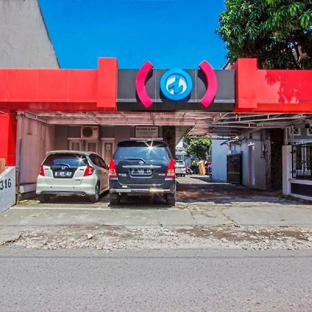 Hotel Reddoorz Near Gejayan Kejayan Esterno foto