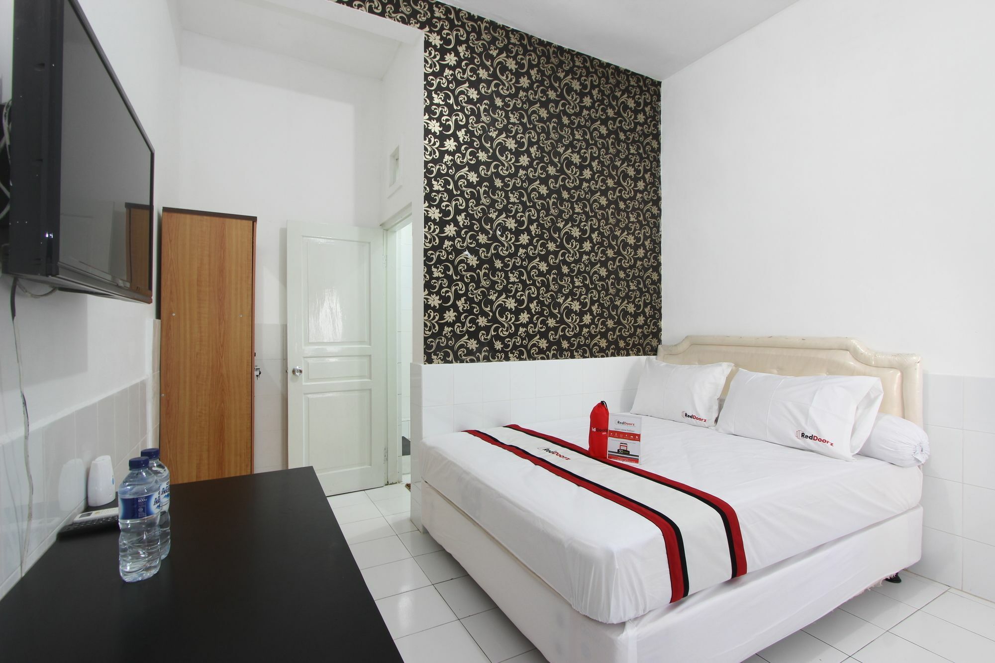Hotel Reddoorz Near Gejayan Kejayan Esterno foto