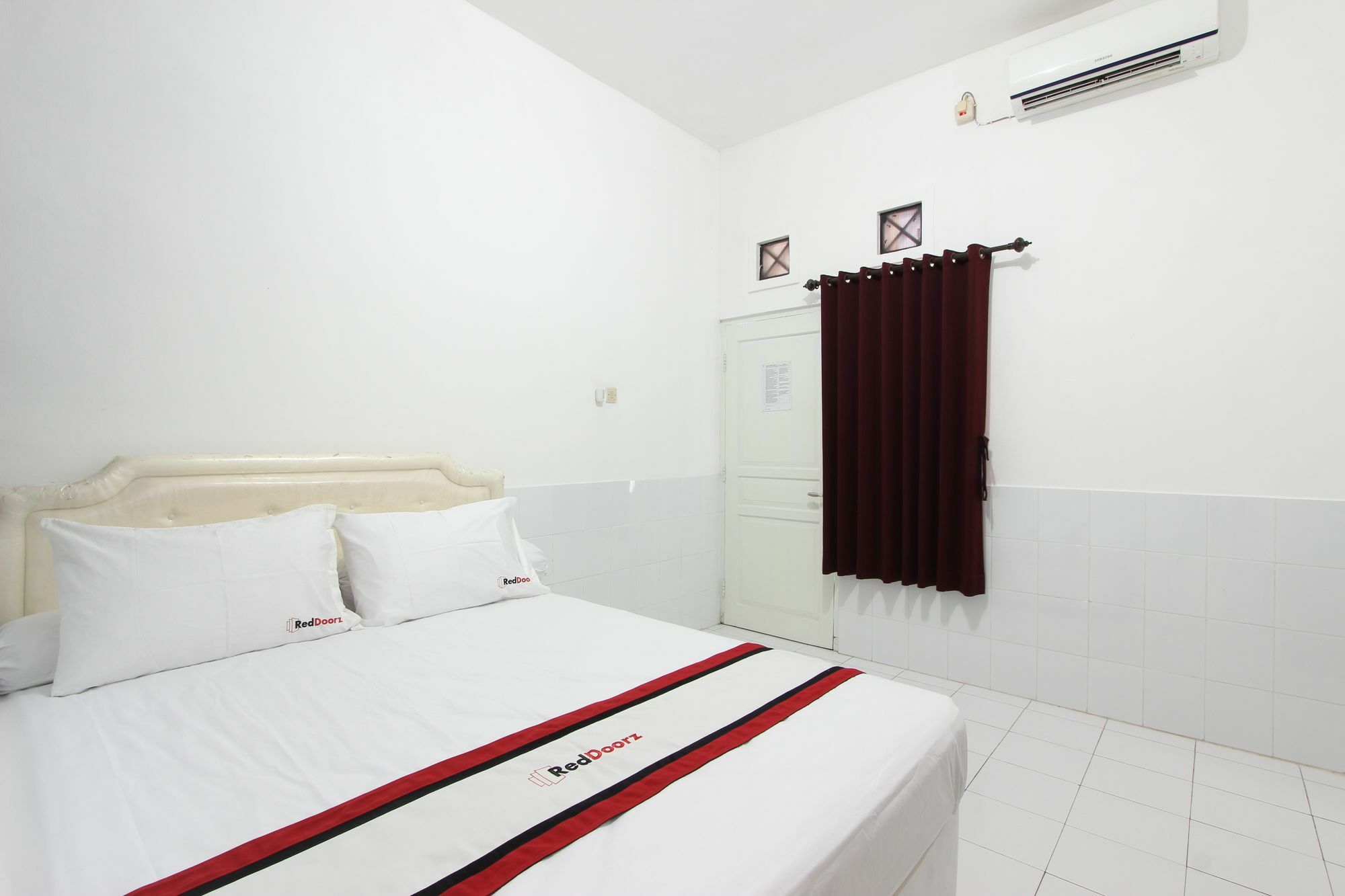 Hotel Reddoorz Near Gejayan Kejayan Esterno foto